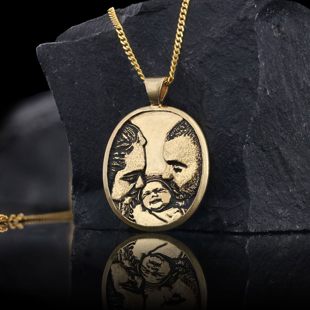 Custom Picture Necklace, A Unique Way to Wear Your Best Memories