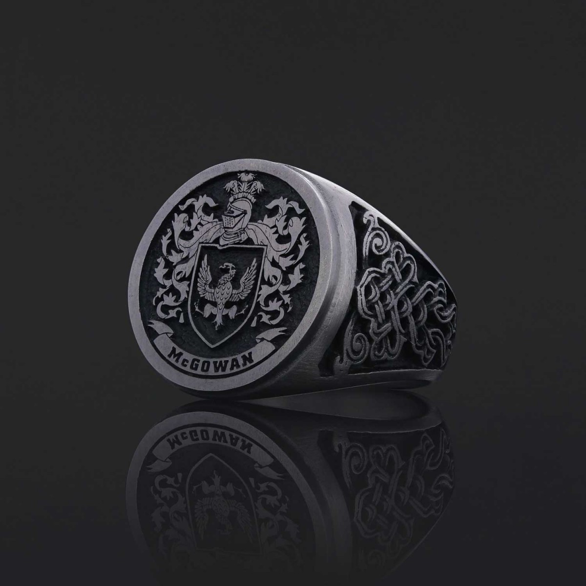 Family Coat of Arms Ring, Personalized Round Family Ring