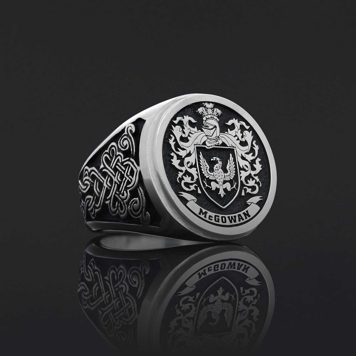 Family Coat of Arms Ring, Personalized Round Family Ring