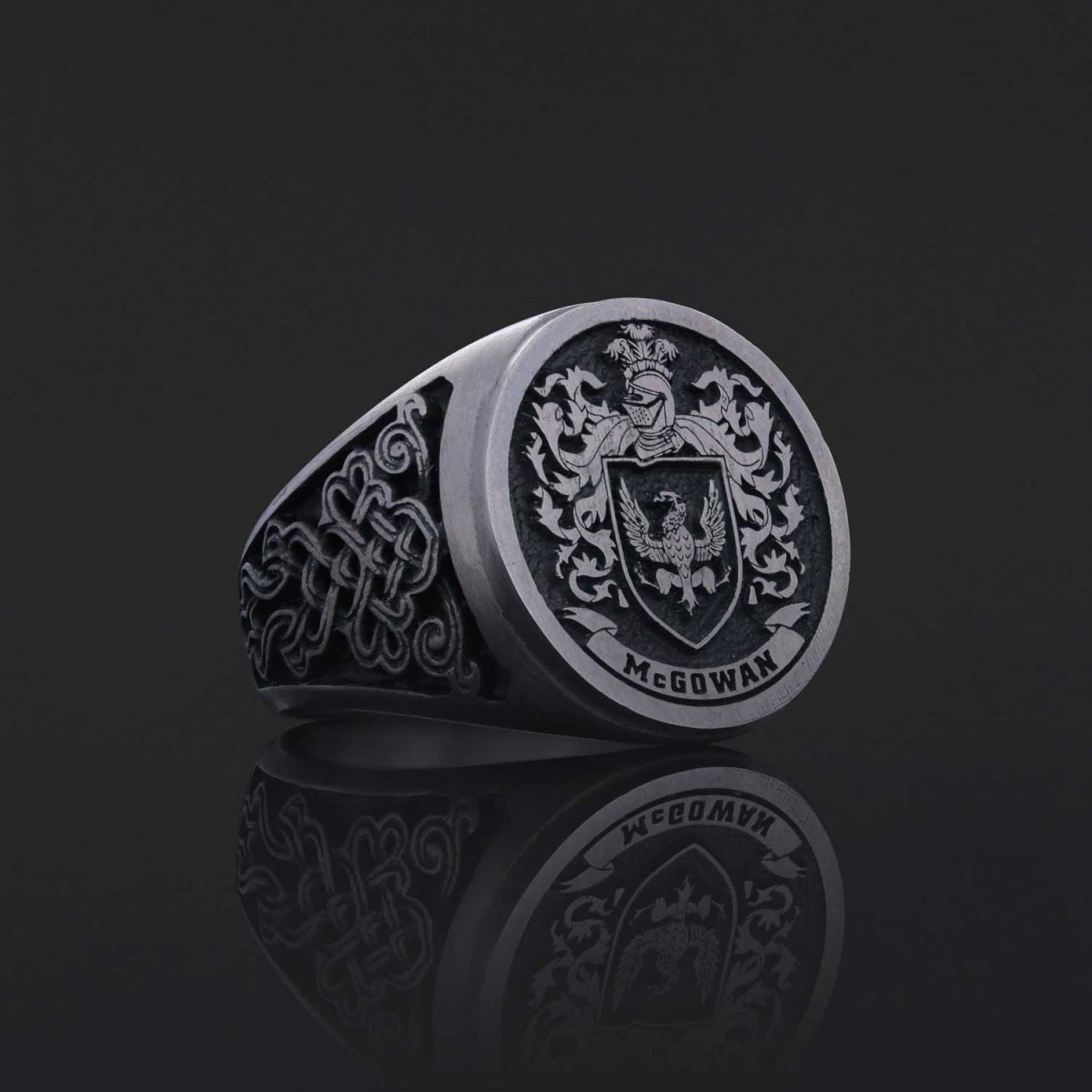 Family Coat of Arms Ring, Personalized Round Family Ring