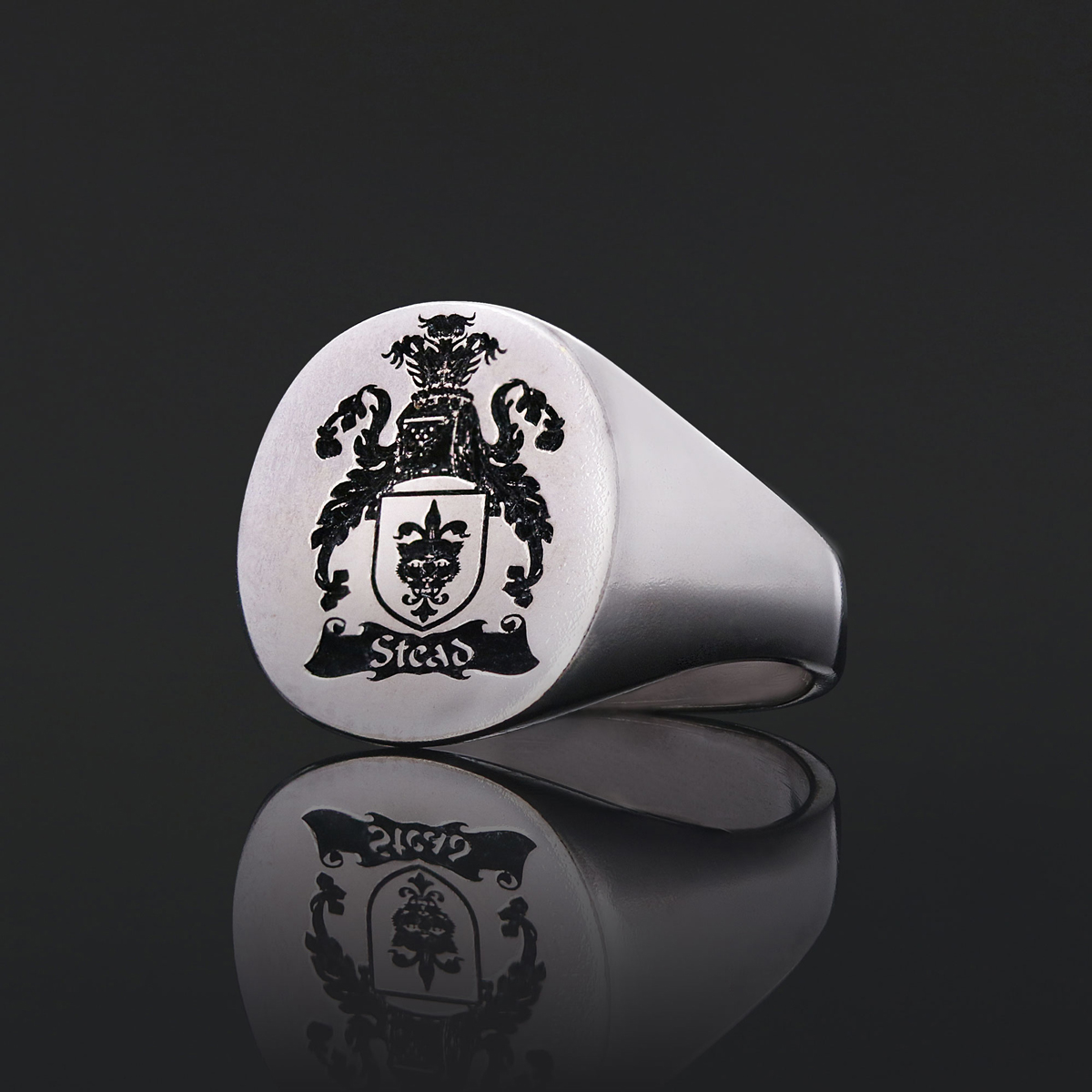 Oval Engraved Family Crest Ring, Personalized Oval Family Crest Ring