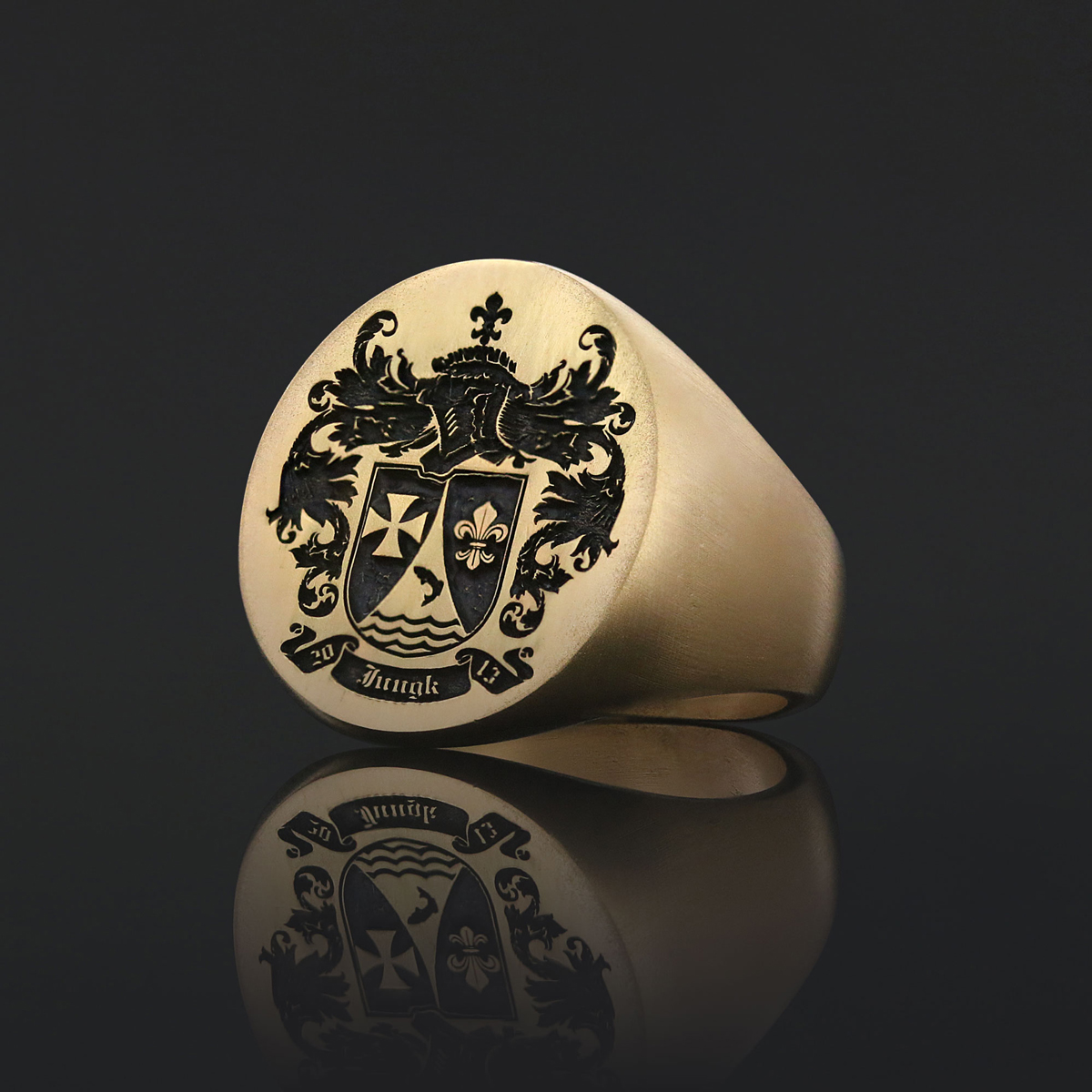 Oval Engraved Family Crest Ring, Personalized Oval Family Crest Ring