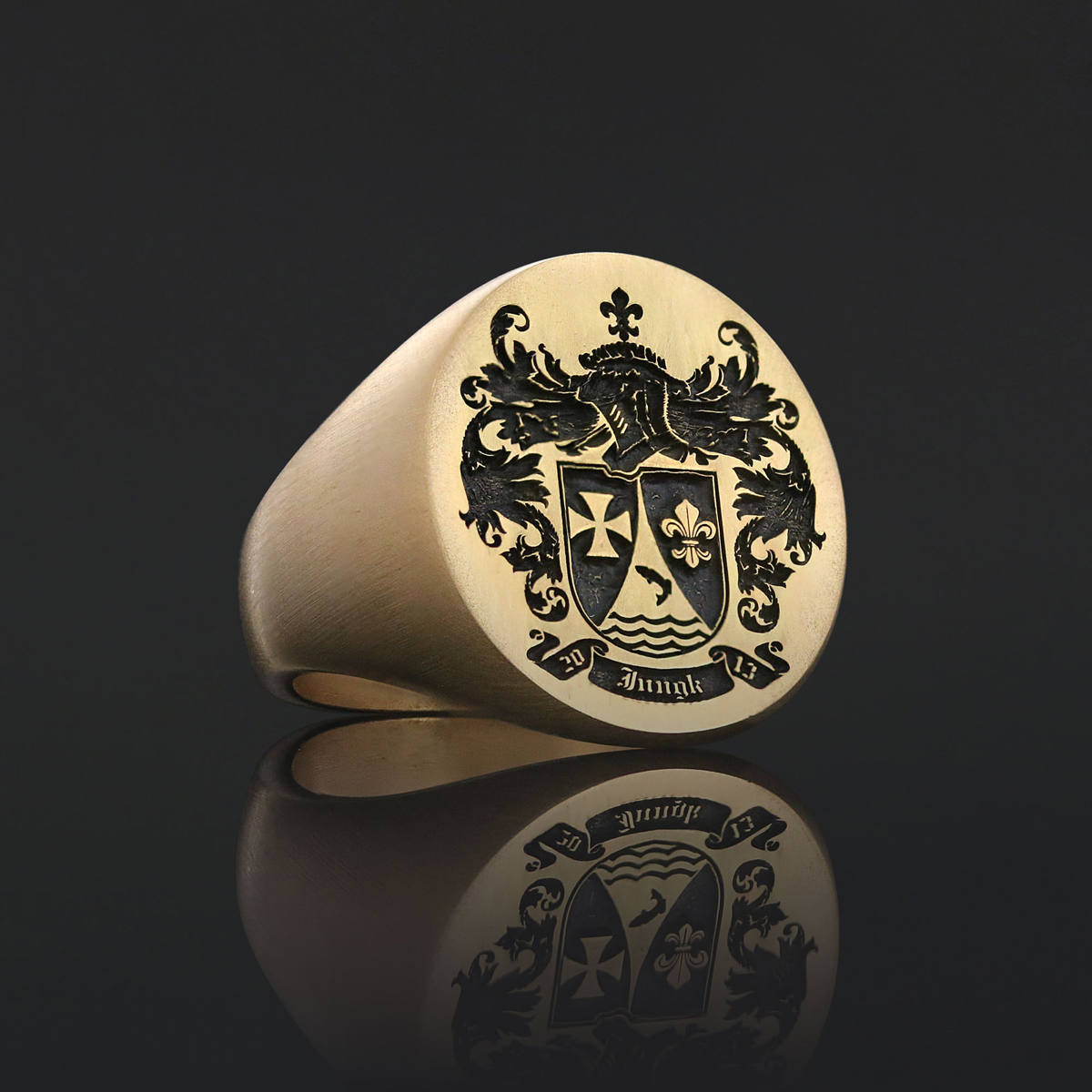 Oval Engraved Family Crest Ring, Personalized Oval Family Crest Ring