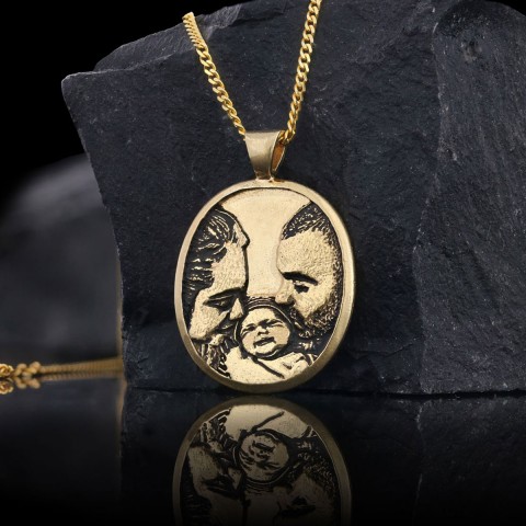 Custom Picture Necklace, A Unique Way to Wear Your Best Memories