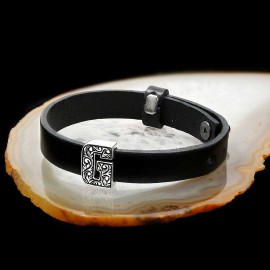 Motif Letter G Leather Bracelet