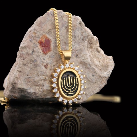 Shabbat Menorah Necklace, Elegant Jewish Faith Jewelry, Symbol of Shabbat and Jewish Heritage Necklace, Menorah Pendant